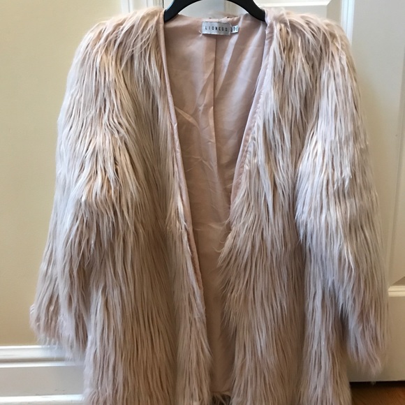 Lioness faux fur statement jacket - Picture 3 of 8